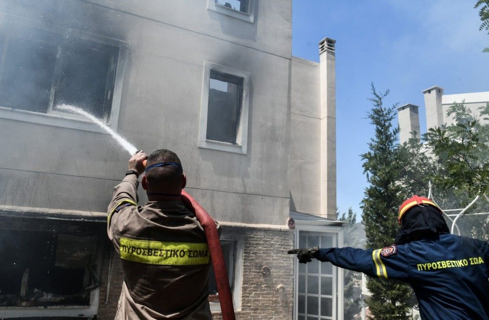 Φωτιά σε εργοστάσιο στα Ψαχνά Ευβοίας