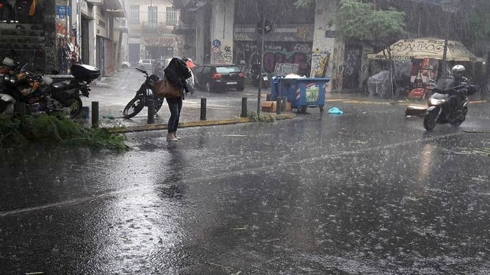 Καταιγίδα: Πλημμύρισαν Ποσειδώνος, Βουλιαγμένης και Πειραιώς &#8211; Χαλάζι και κατολισθήσεις σε Τρίκαλα και Καρδίτσα