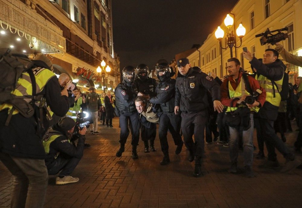 Πάνω από 730 συλλήψεις σε διαδηλώσεις κατά της επιστράτευσης σε όλη την Ρωσία