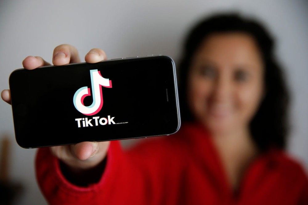 Ρωσία: Δικαστήριο επέβαλε πρόστιμο στο TikTok για «προπαγάνδα υπέρ των ΛΟΑΤΚΙ»