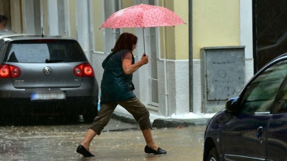 Βροχές και καταιγίδες αύριο και στην Αττική, με βοριάδες έως 6 Μποφόρ