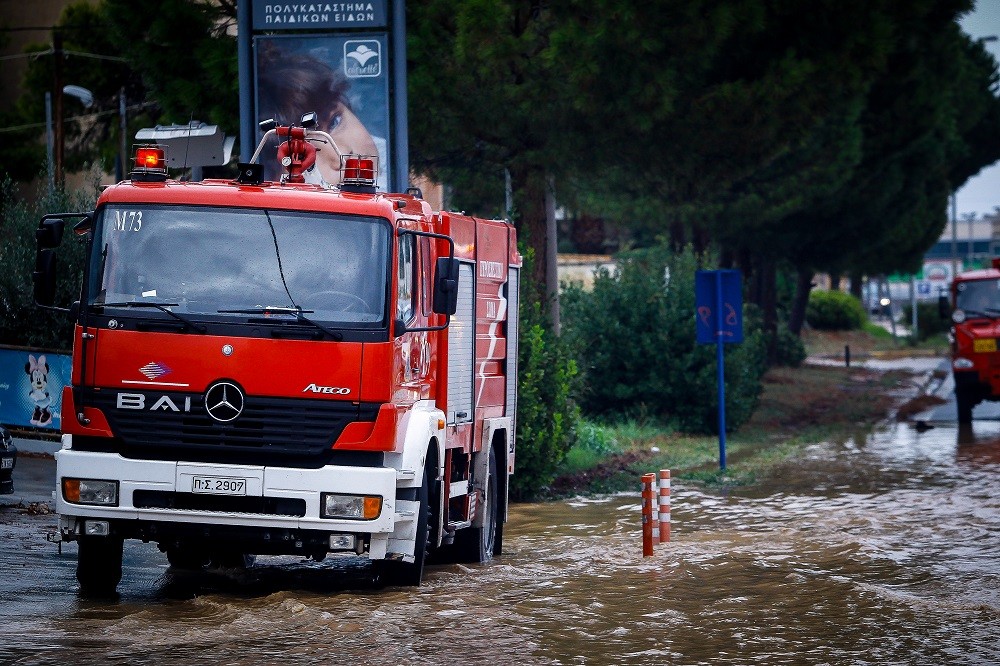 Κακοκαιρία:  Έκλεισε σχολείο στην Ηγουμενίτσα. Ζημιές στην Κέρκυρα