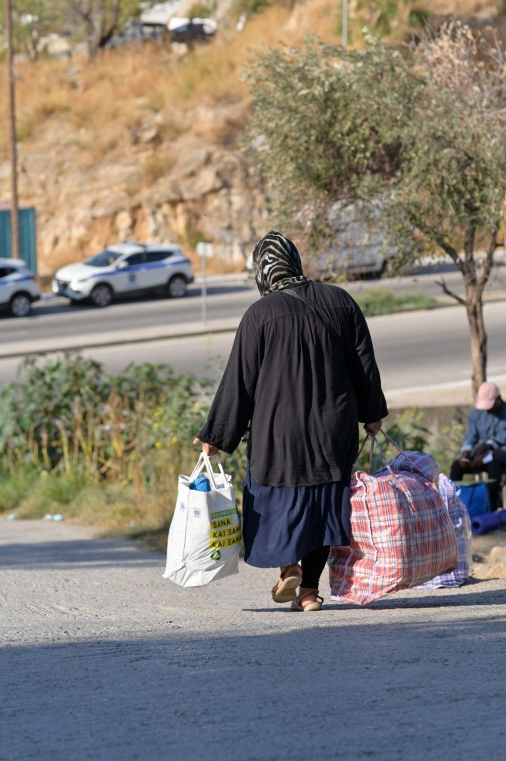 Θεσσαλονική &#8211; Αλλοδαπός μετέφερε 26 πρόσφυγες σε κρύπτη καρότσας φορτηγού