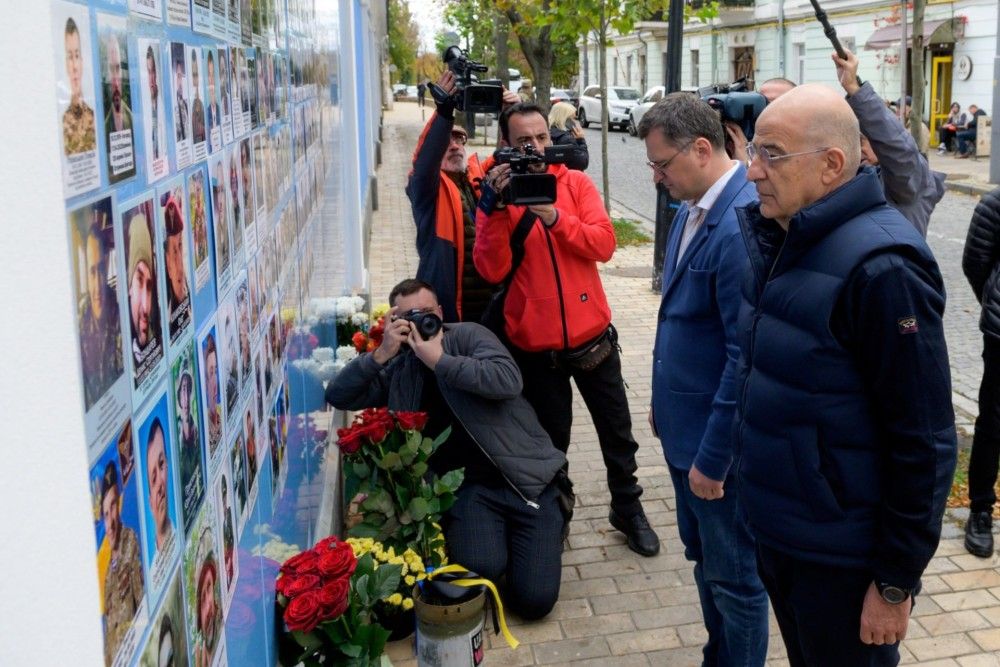 Σε καταφύγιο στο Κίεβο ο Δένδιας-Ήχησαν σειρήνες ενώ βρισκόταν στο ουκρανικό ΥΠΕΞ