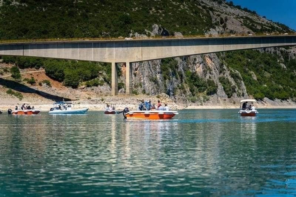 Λίμνη Κρεμαστών: Βαρκάδα πάνω από τα βυθισμένα σπίτια