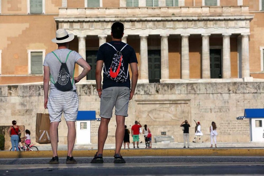 Οι Γερμανοί κόβουν από τις αγορές τους, αλλά όχι τις διακοπές