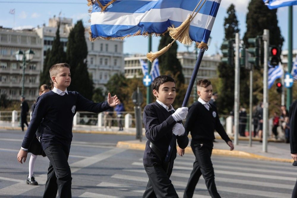 Πλήθος κόσμου στη μαθητική παρέλαση στην Αθήνα