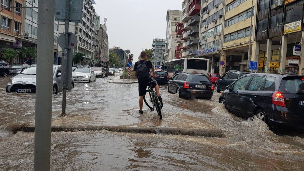 Θεσσαλονίκη: Διακοπές ρεύματος και πτώσεις δέντρων προκάλεσε η «Άριελ»