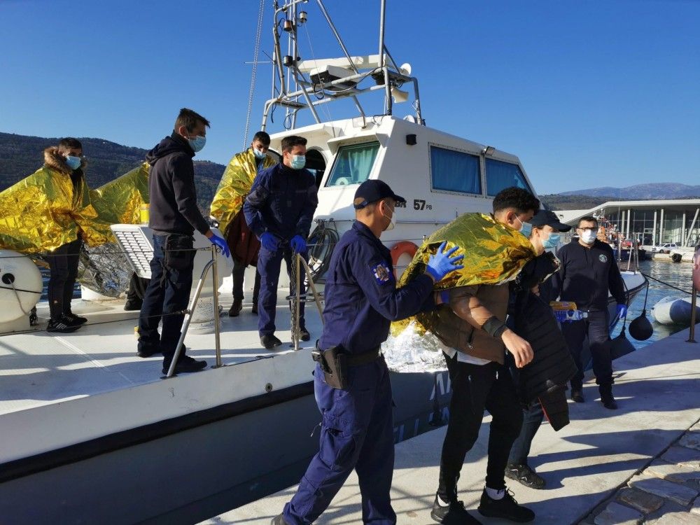 Συνελήφθησαν επτά άτομα που φέρονται ως διακινητές μεταναστών που επέβαιναν στο αλιευτικό σκάφος στην Παλαιοχώρα Χανίων