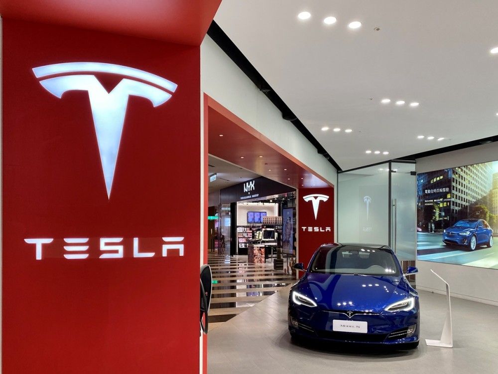 Tesla: Πώληση μετοχών οικονομικής αξίας 3,58 δισεκατομμυρίων δολαρίων από τον Ίλον Μασκ