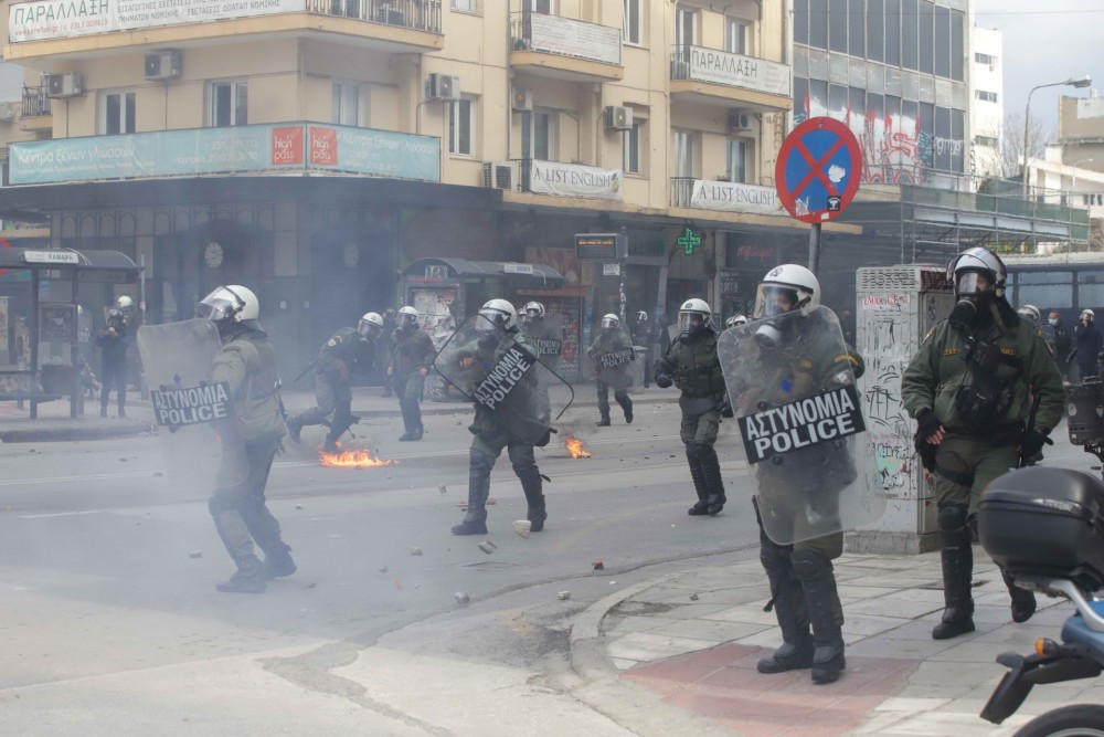 Θεσσαλονίκη: Επίθεση με μολότοφ σε διμοιρία των ΜΑΤ