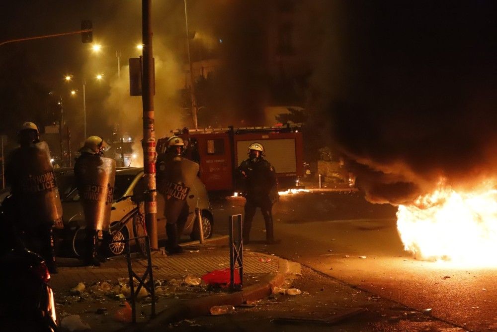 Ρομά πυροβόλησαν με καραμπίνες αστυνομικούς &#8211; 4 τραυματίες