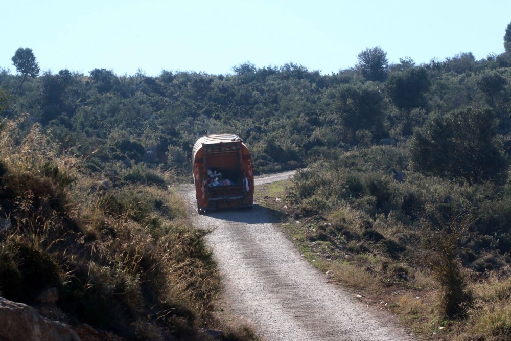 Ξυλόκαστρο: Αυτοκίνητο έπεσε σε απορριμματοφόρο &#8211; Νεκρή μια υπάλληλος