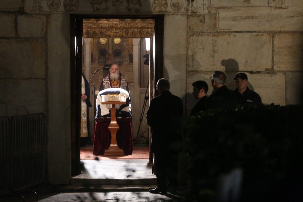 Στο παρεκκλήσι της Μητρόπολης η σορός του τέως βασιλιά-Δρακόντεια μέτρα ασφαλείας