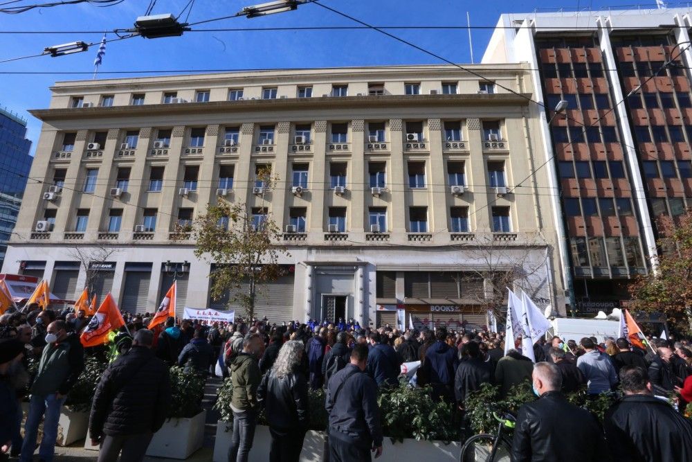 Σε 24ωρη πανελλαδική απεργία αύριο οι εργαζόμενοι στους δήμους όλης της χώρας