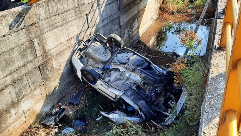 Απίθανο τροχαίο στα Τρίκαλα: Έπεσε σε κανάλι, τον έψαχναν κι αυτός κοιμόταν… σπίτι του&#33;