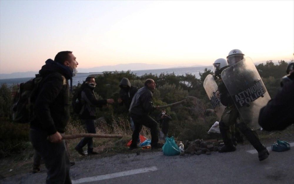 Μυτιλήνη: Βαρύτατες κατηγορίες αντιμετωπίζουν 20 πολίτες που επιτέθηκαν κατά των αστυνομικών