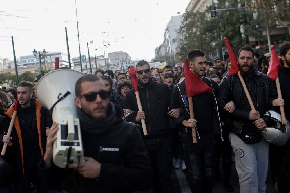 Σταδιακή αποκατάσταση της κυκλοφορίας στο κέντρο &#8211; Ολοκληρώθηκε η πορεία των εκπαιδευτικών