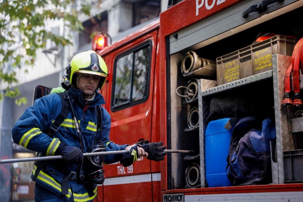 Μεγάλη πυρκαγιά σε κτίριο στο κέντρο της Αθήνας &#8211; Κλειστή η Πατησίων