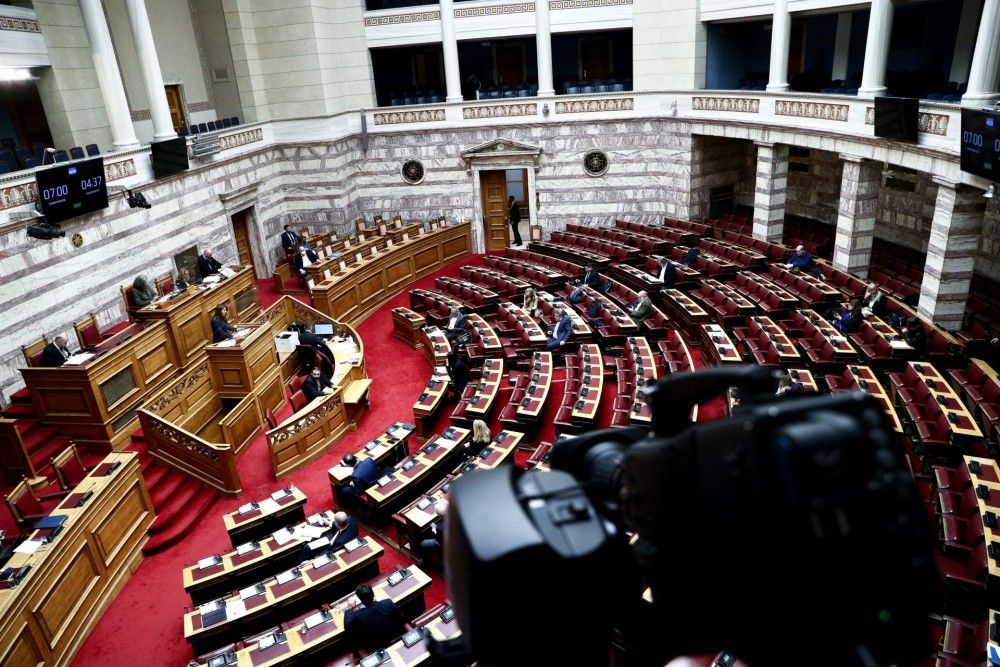 Στην Ολομέλεια της Βουλής το νομοσχέδιο για την προστασία των καταναλωτών