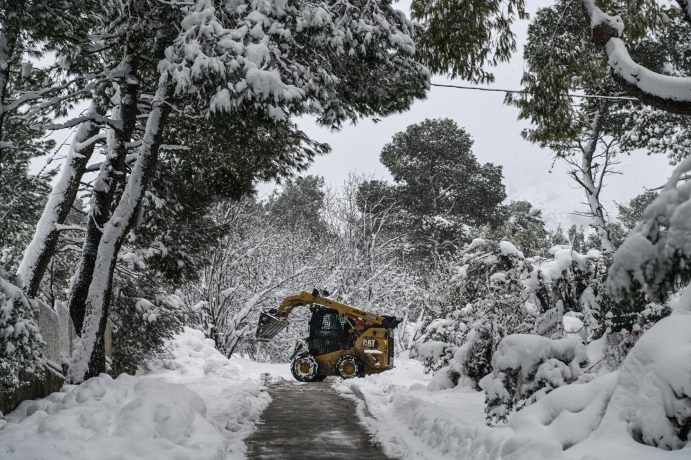 Κακοκαιρία και σήμερα Πέμπτη: Χιόνια, παγετός και βροχές