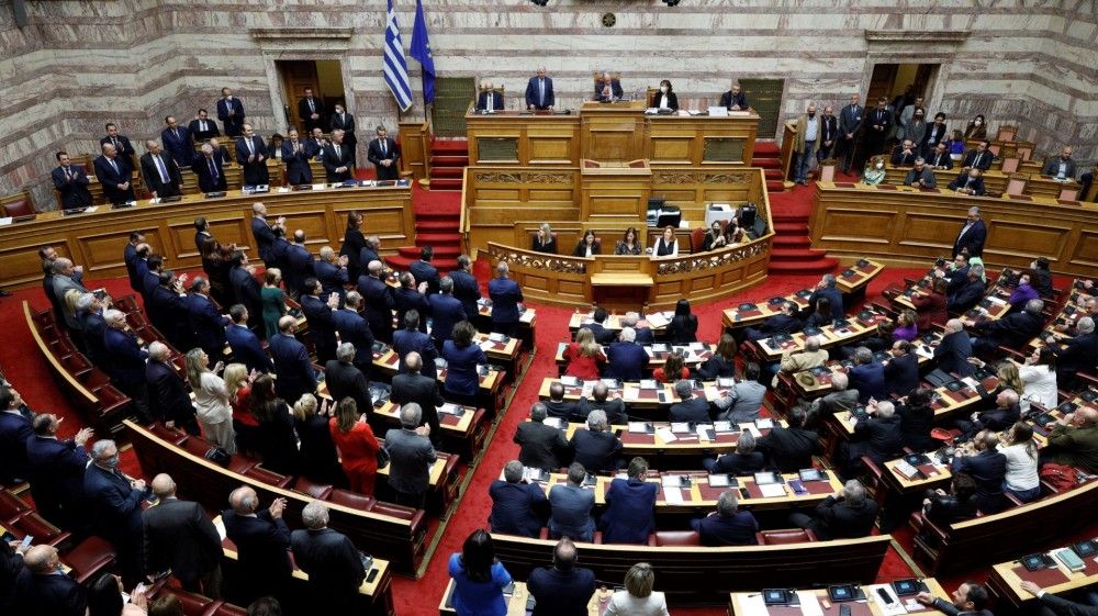 Πυρ ομαδόν κατά ΣΥΡΙΖΑ για τη στάση του στη βουλή