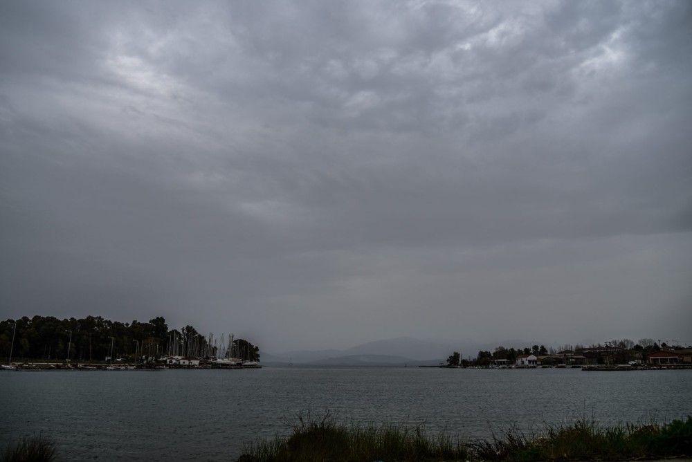 Καιρός: Τοπικές βροχές και αφρικανική σκόνη-Έως 22 βαθμούς η θερμοκρασία