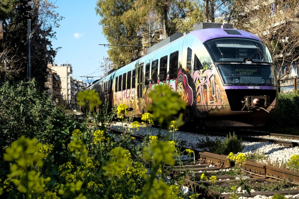 Χωρίς τρένα και προαστιακό σήμερα και αύριο &#8211; 24ωρη απεργία την Τετάρτη σε λεωφορεία και τρόλεϊ