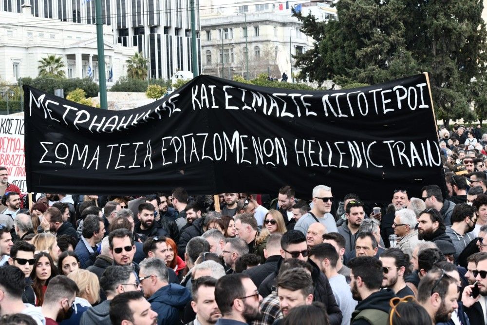 Συλλαλητήριο στο Σύνταγμα: Χιλιάδες διαδηλωτές ζητούν να μην υπάρχει «καμία συγκάλυψη του εγκλήματος»