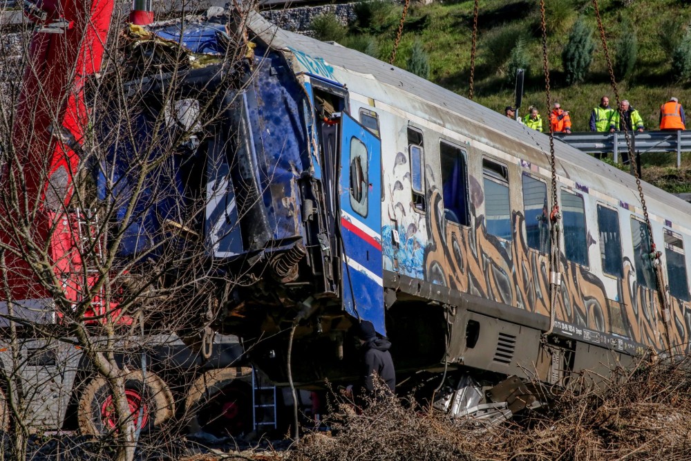 Τέμπη: Μαρτυρία σοκ &#8211; Στο σταθμαρχείο Λάρισας τα βράδια «έκαναν πάρτι, έσβηναν φώτα, μουσικές, ουίσκι»