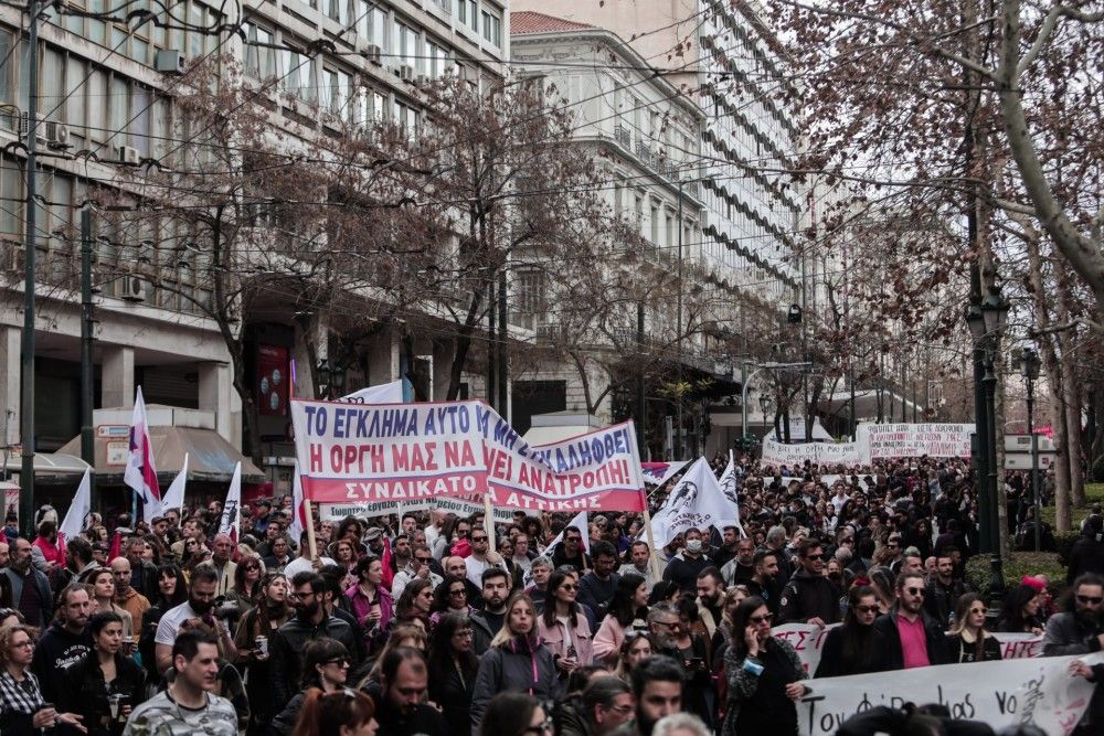 Ολοκληρώθηκε το συλλαλητήριο στο Σύνταγμα για τα Τέμπη-Αποκαταστάθηκε η κυκλοφορία