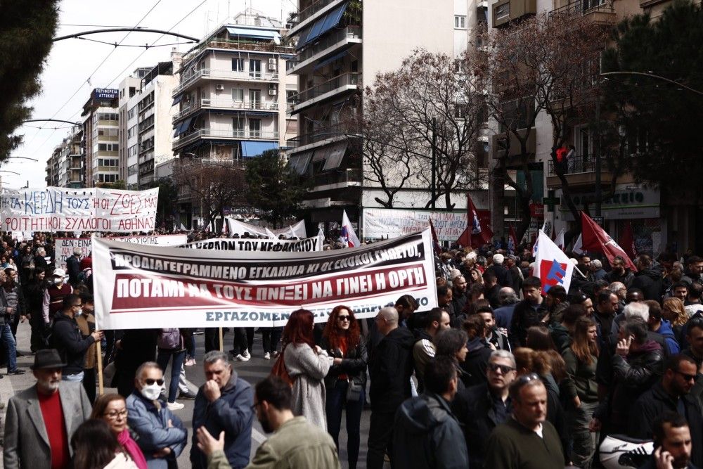 Οι δήθεν αυθόρμητες διαδηλώσεις και ο&#8230; σταθμάρχης (φωτό)