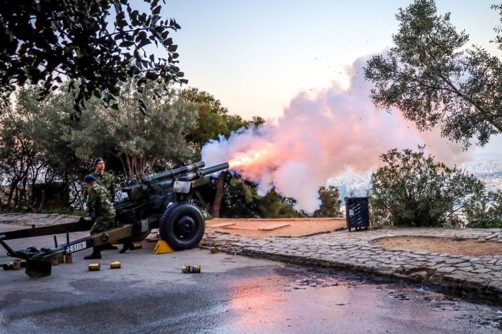 25η Μαρτίου: Με κανονιοβολισμούς από τον Λυκαβηττό ξεκίνησαν οι εορτασμοί &#8211; Στις 11 η παρέλαση