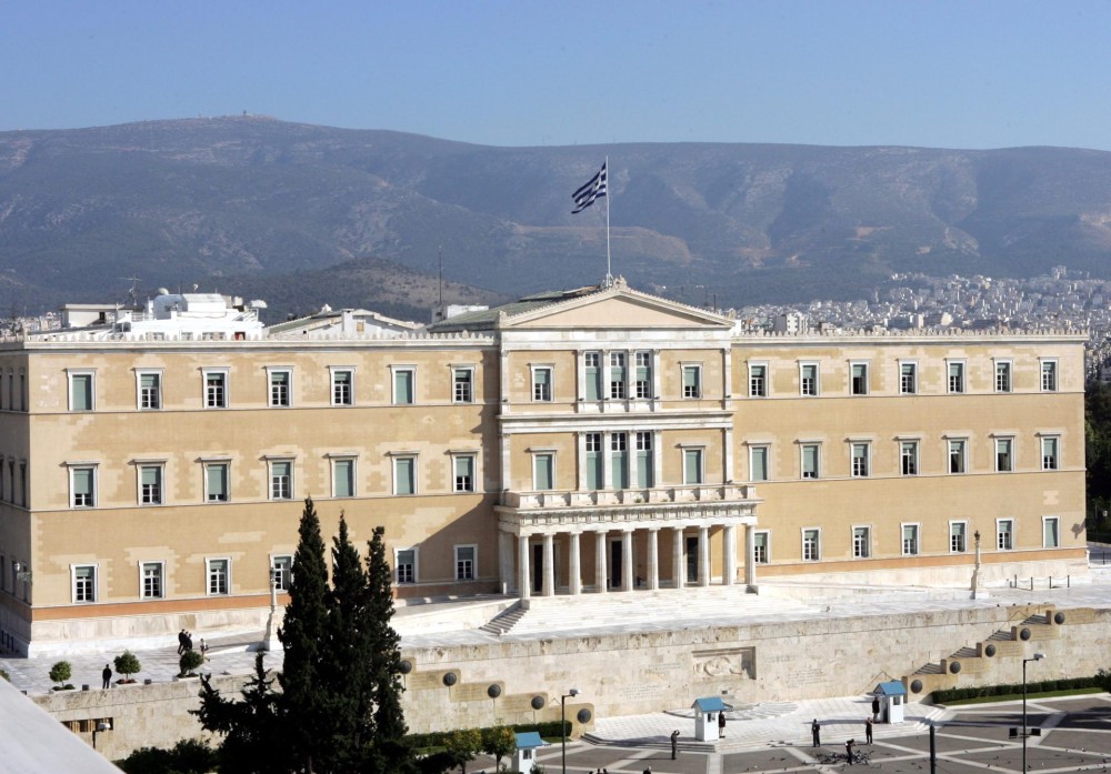 Απειλή για βόμβα στη Βουλή - Έκλεισαν κεντρικοί δρόμοι