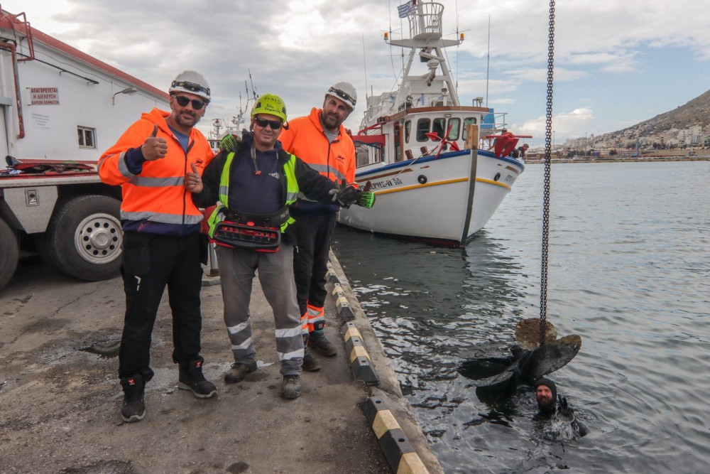 O OKAA και η Εναλεία καθάρισαν τον βυθό της Ιχθυόσκαλας Πειραιά