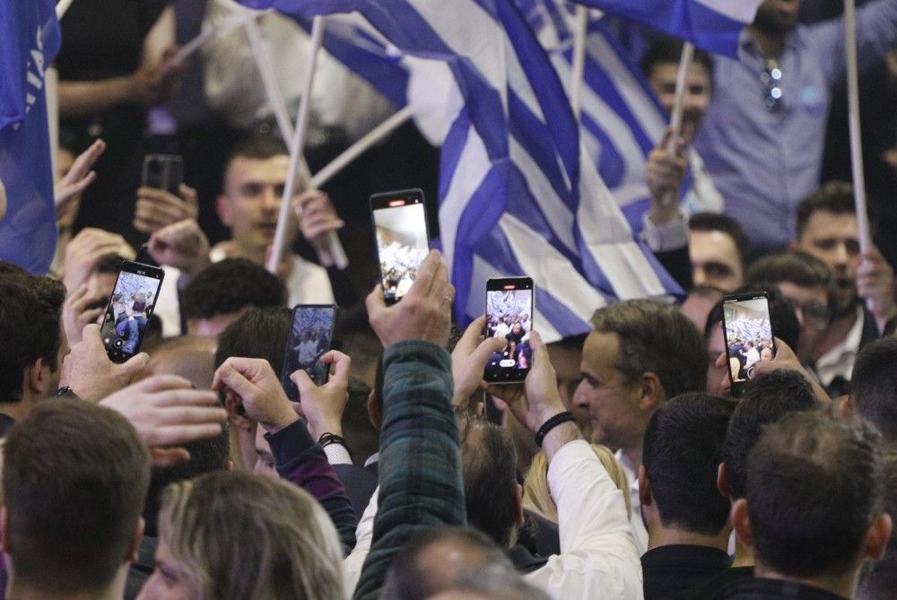 &#8220;Πόσες ΔΗΜΗΤΡΕΣ κάνει το σουβλάκι;&#8221;- Επικό τρολάρισμα Μητσοτάκη σε Βαρουφάκη