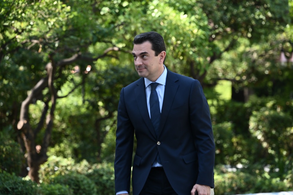 Σκρέκας: Υψώνουμε τείχος στην ακρίβεια για την ελληνική οικογένεια