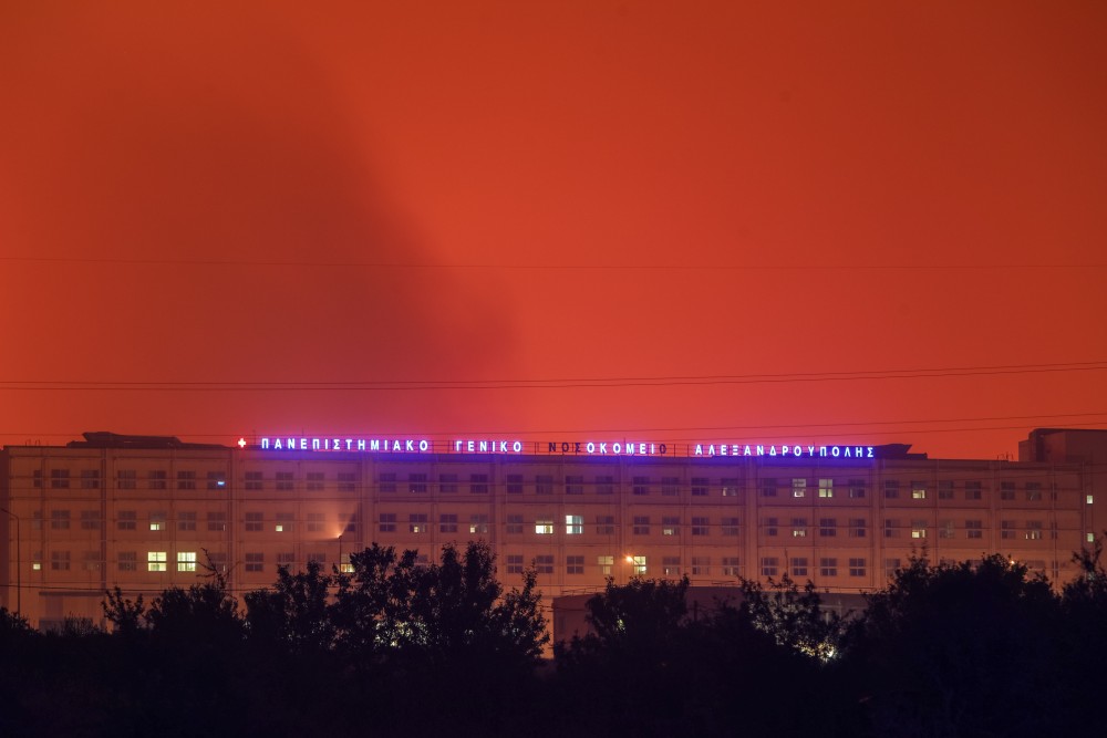 Φωτιά στην Αλεξανδρούπολη: εκκενώθηκε το νοσοκομείο - Σε πλοίο μεταφέρθηκαν ασθενείς