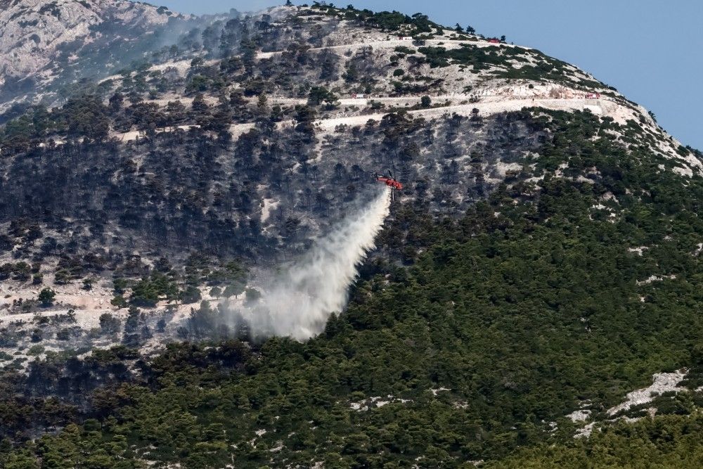 Φωτιές: καλύτερη η εικόνα στην Πάρνηθα