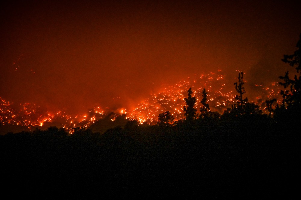 Σε πύρινη πολιορκία ο Έβρος, καλά νέα από τη Λευκίμμη