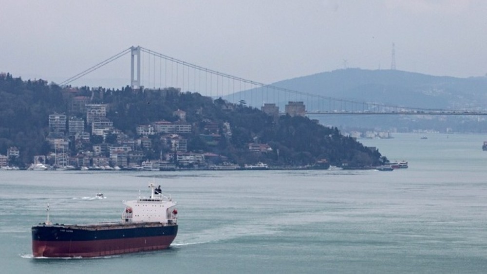 Τουρκία: ξανά κλειστά τα Δαρδανέλια λόγω της φωτιάς στο Τσανάκαλε