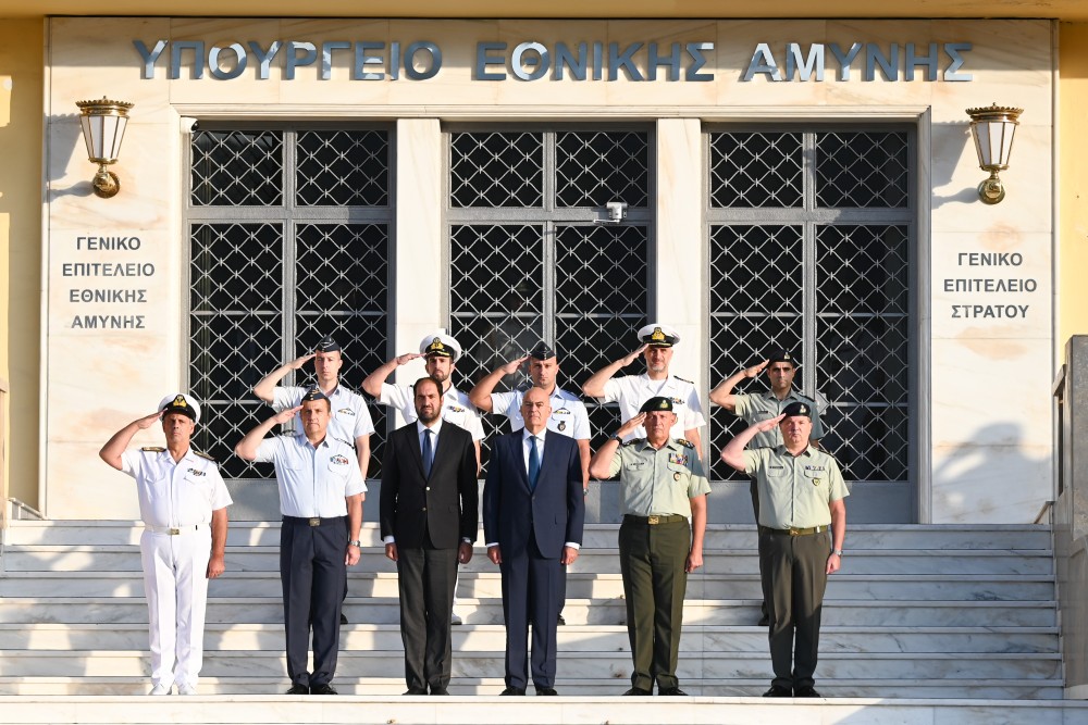 Υπουργείο Εθνικής Άμυνας: συγκίνηση στην τελετή απόδοσης τιμής στους νεκρούς στη Λιβύη (φωτό)