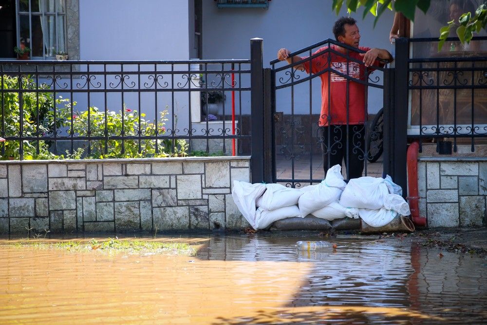 Θεσσαλία: συνεχίζεται η επιχείρηση απεγκλωβισμού - Ανησυχία για τη δημόσια υγεία