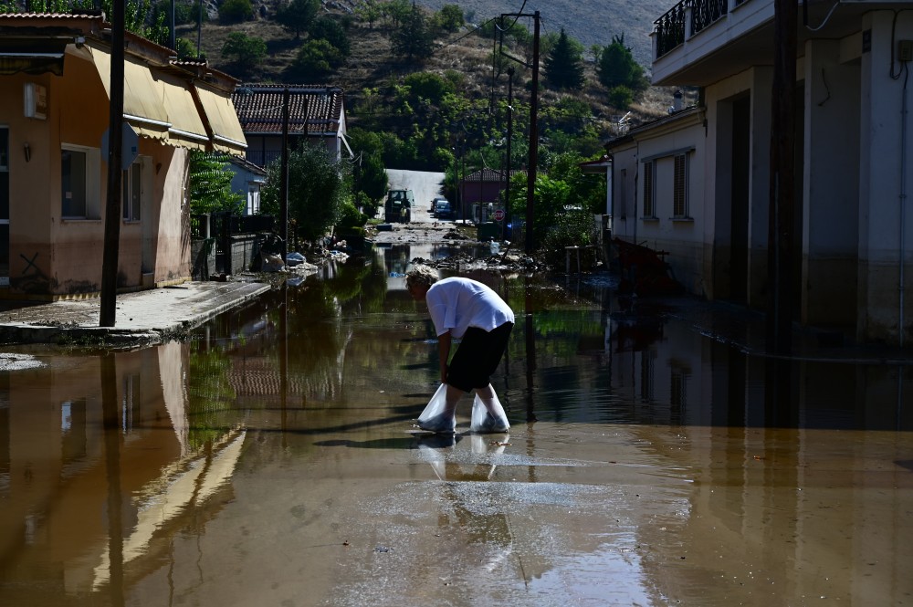 Θαμμένα στη λάσπη χωριά της Θεσσαλίας - Έκκληση για φάρμακα, φαγητό και νερό