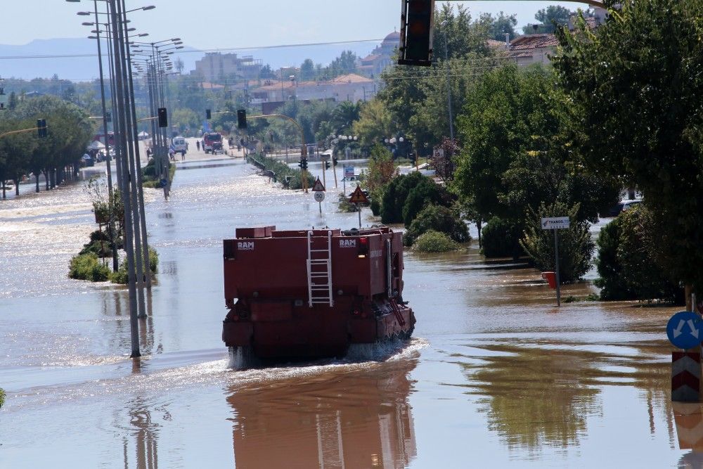 Κακοκαιρία: απόγνωση στη Λάρισα - 4.592 διασώσεις από χθες στη χώρα