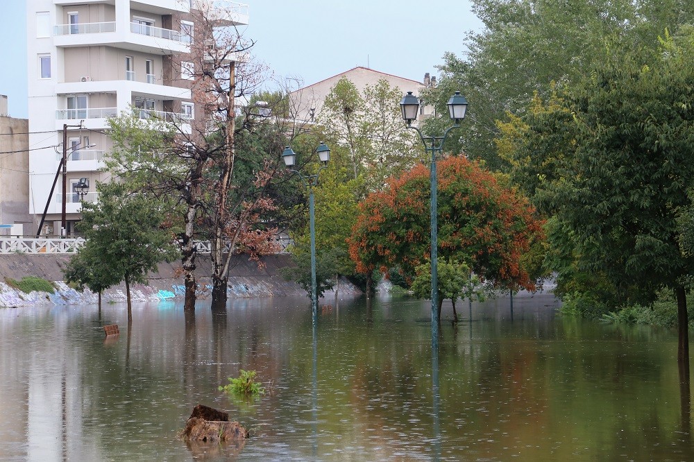 Κακοκαιρία Daniel: μήνυμα του 112 σε Φαρκαδόνα και Λάρισα