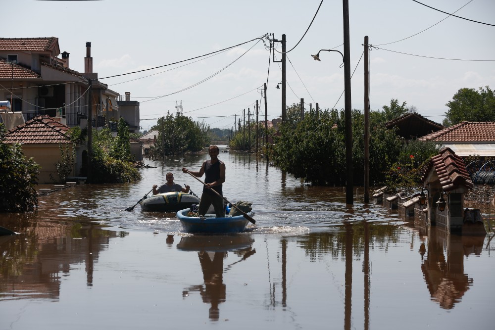 Στους 15 ανέρχονται επίσημα οι νεκροί από την κακοκαιρία