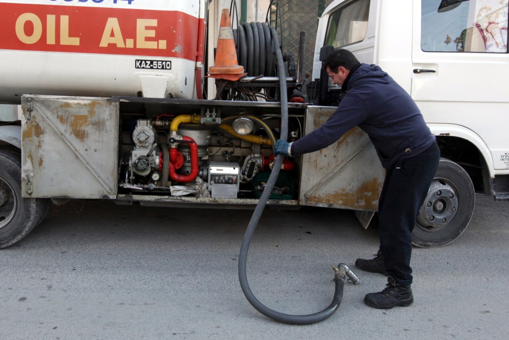 Φθηνότερη η θέρμανση φέτος - Ανησυχία για επιπτώσεις από τη Μέση Ανατολή