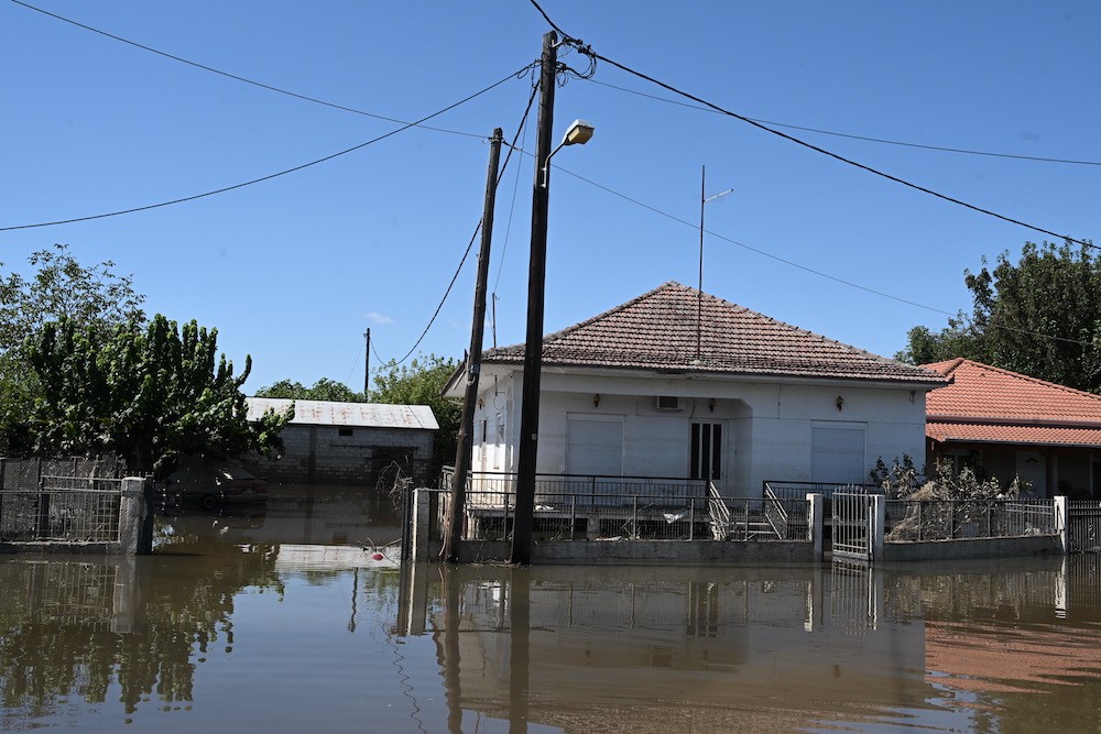 ΔΕΔΔΗΕ: Μην πλησιάζετε σπασμένες κολόνες και καλώδια