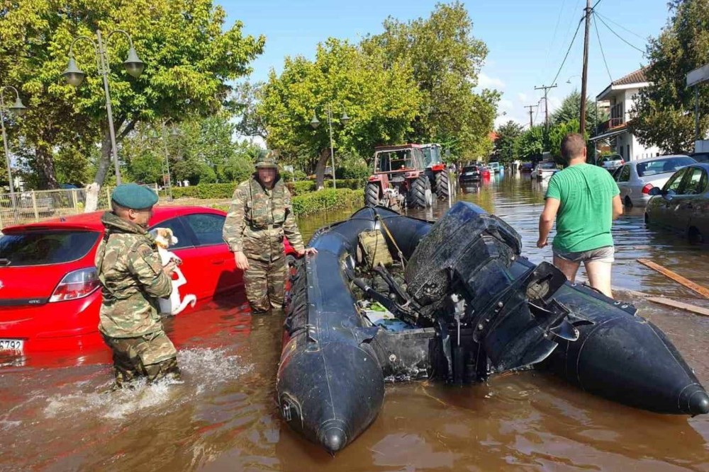 Με λέμβους, ελικόπτερα και τη Ζ&#x27; ΜΑΚ μεταβαίνει στη Θεσσαλία ο Στρατός εν όψει της κακοκαιρίας